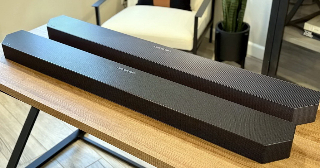 Samsung Q990F Soundbar Bar.jpg