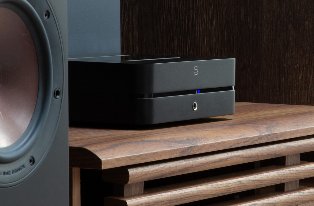 Bluesound_POWERNODE_Black_with_DALI_Opticon_6_MK2_Black_-_Low_Right_Close_-_2000x2000d.jpg