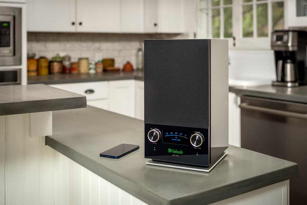 RS150 Lifestyle Counter phone.jpg