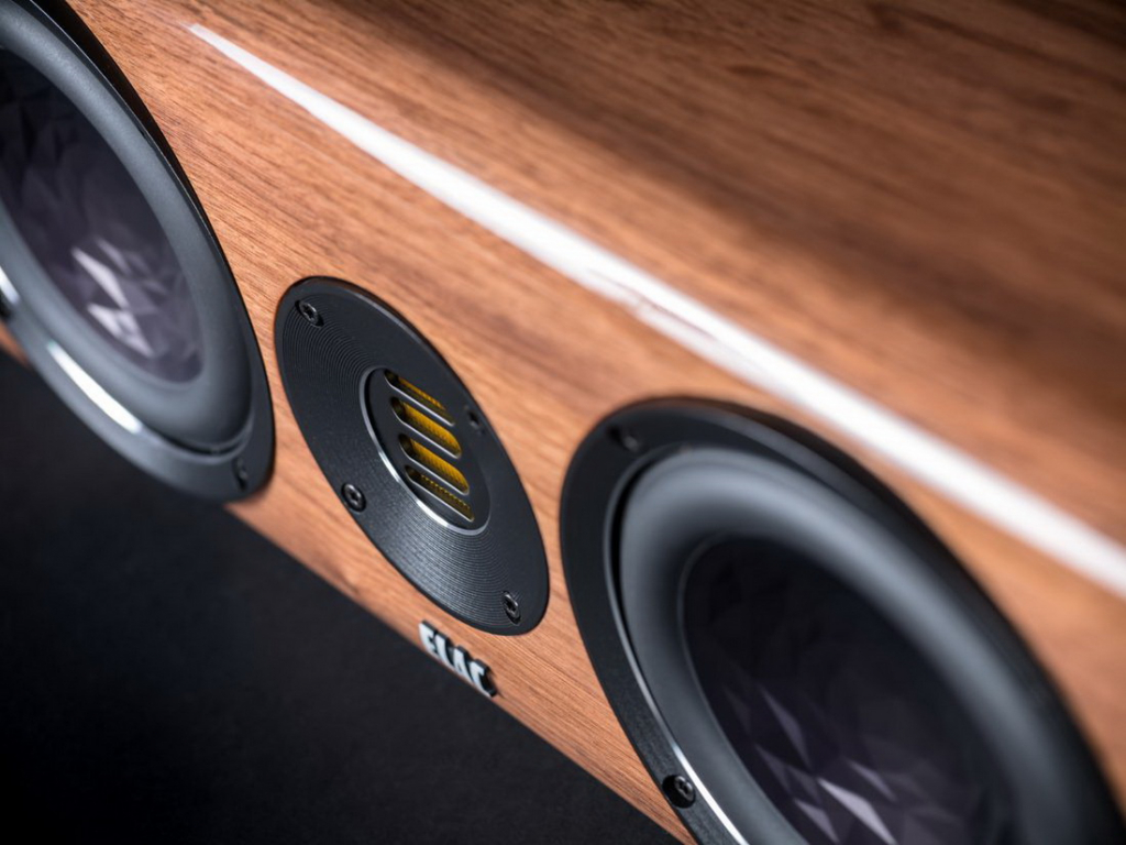 Vela-401-Woodgrain-Angle-Left-Tweeter-Focus_291456_1.jpg