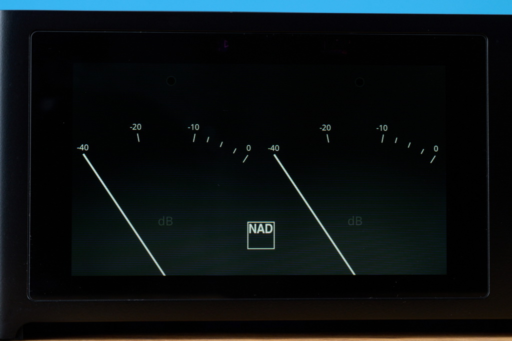 nad-c700-v2-display-vu-meter-1080x720.jpg