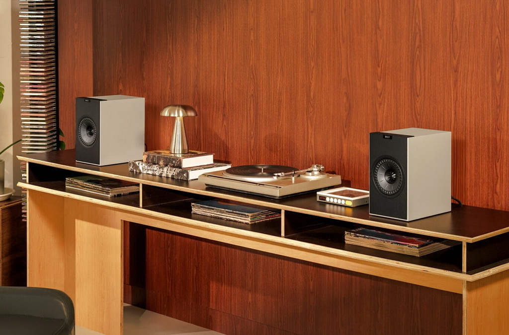 KEF-Coda-W-lifestyle-shot.jpg