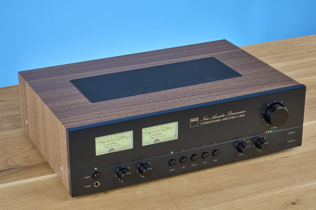 nad-c-3050-schraeg-oben-1080x720.jpg