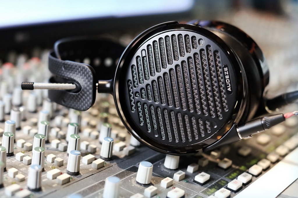 Audeze LCD-5 436.jpg