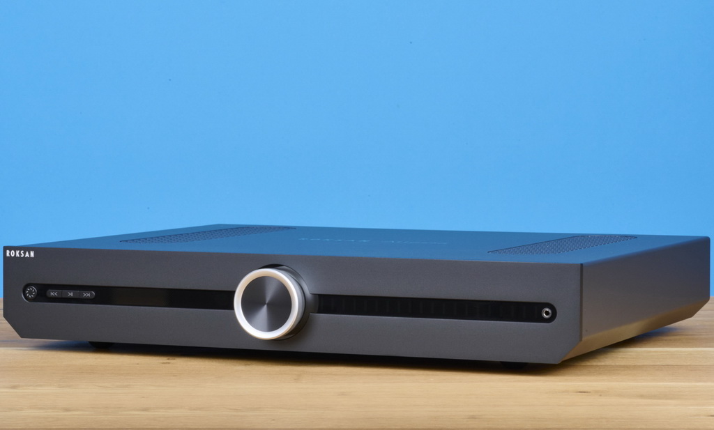 roksan-attessa-streaming-amplifier-schraeg-rechts-2048x1152.jpg