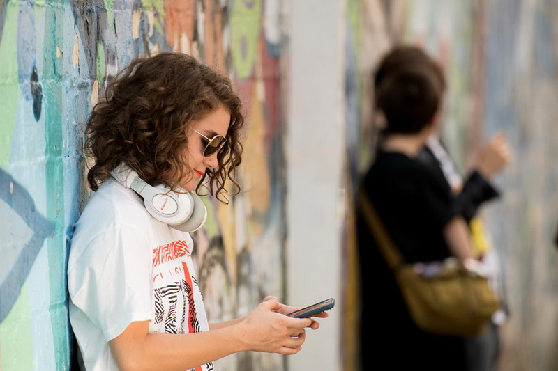 Klipsch Reference Over-Ear Bluetooth bl 8.jpg