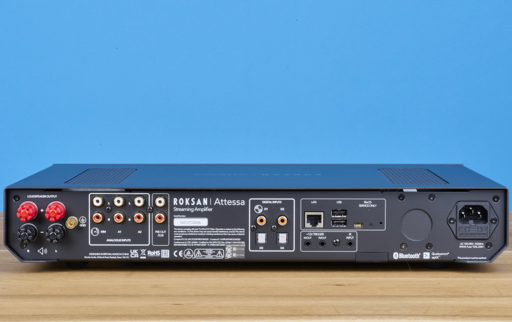 roksan-attessa-streaming-amplifier-rueckseite-2048x1152.jpg