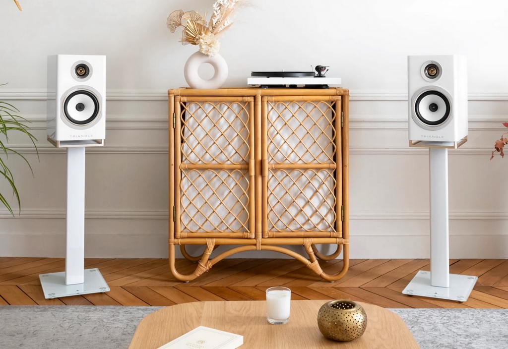 TRIANGLE-CAPELLA-Shopify-lifestyle-whitefd.jpg