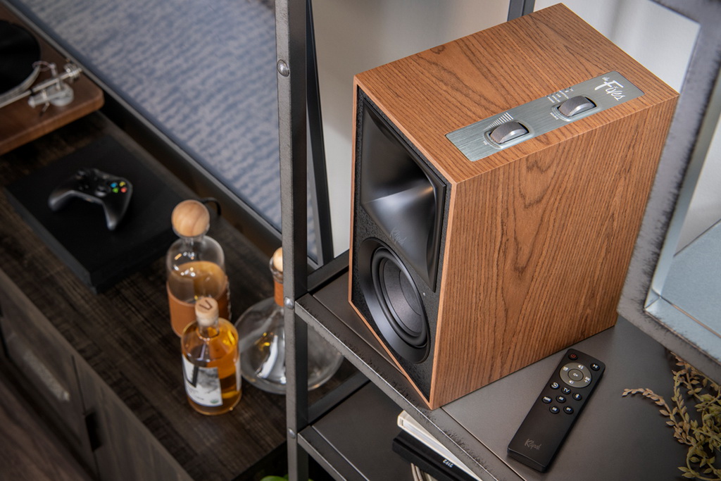 202010_klipsch_lifestyle2.jpg