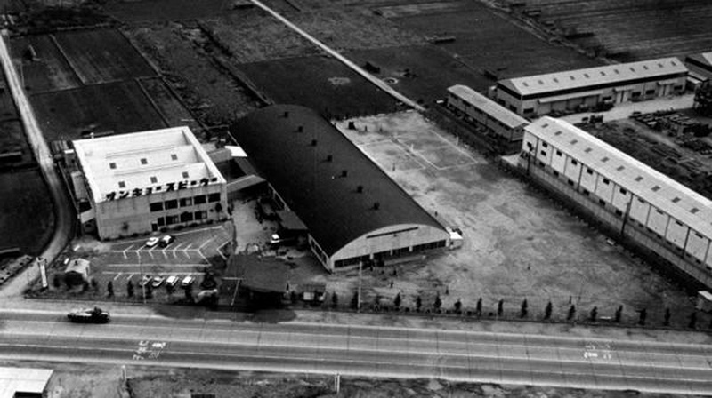 1961 Основана новая фабрика по выпуску акустических систем в Neyagawa, Osaka.jpg